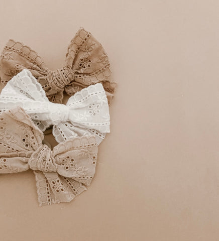 Broderie Bow Trio